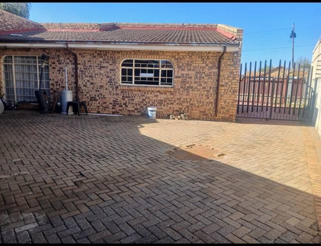 3 BEDROOM HOUSE FOR SALE IN RANDPOORT